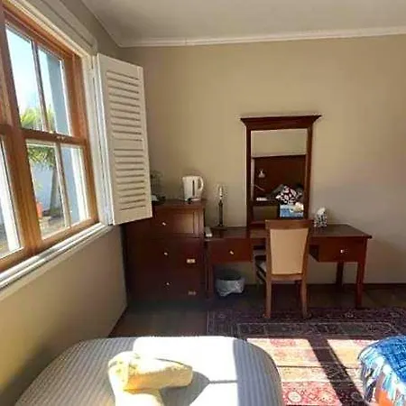 Nore River House بيت ضيافة 4*