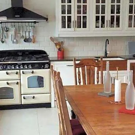 بيت ضيافة Nore River House