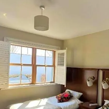 بيت ضيافة Nore River House